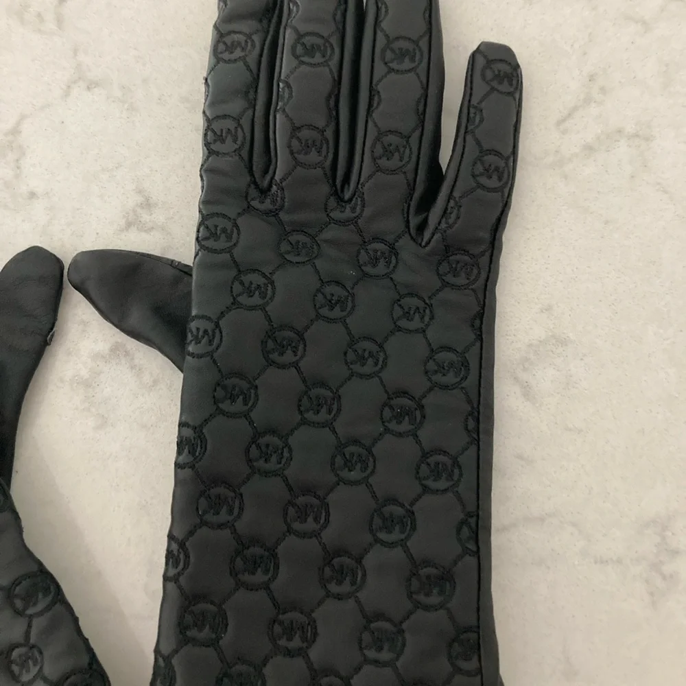 Michael Kors Gloves - Picture 3 of 9